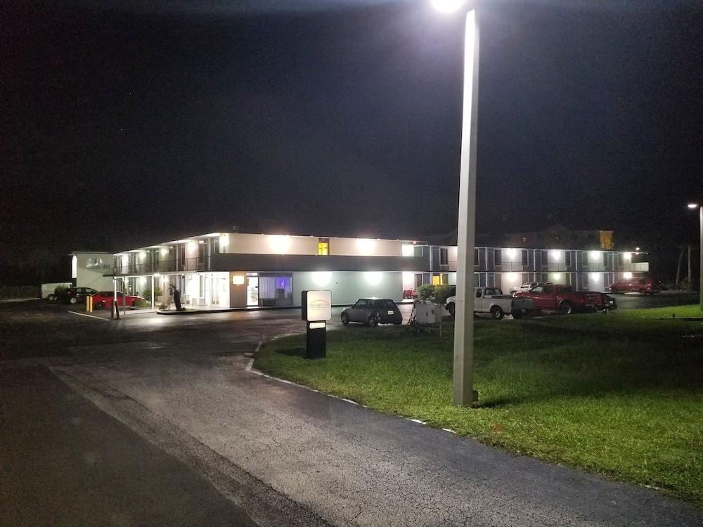 Econo Inn photo 11