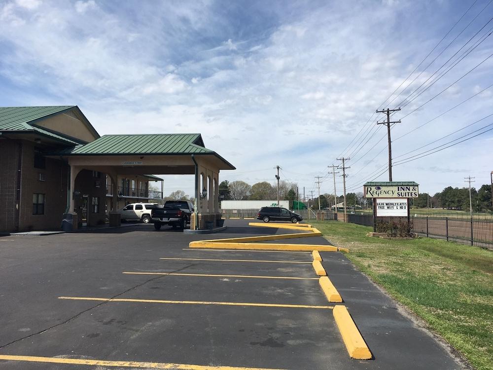 Regency Inn & Suites photo 15