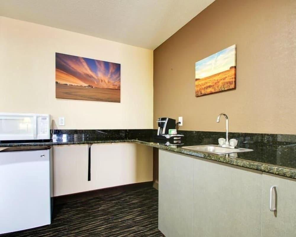 EverSpring Inn & Suites photo 26