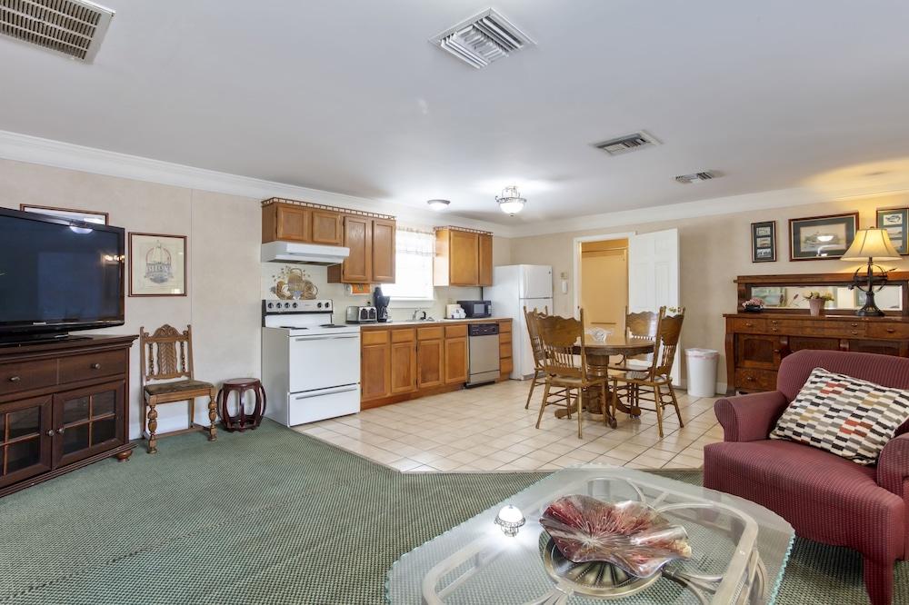 Edgewater Inn photo 47