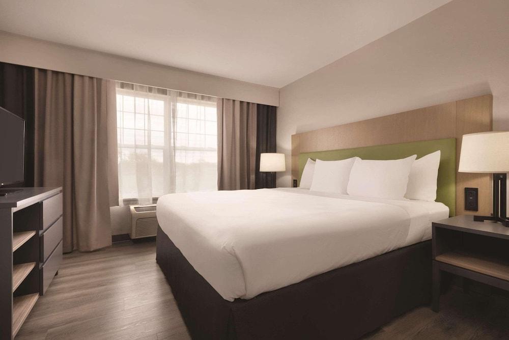 Country Inn & Suites by Radisson, Cedar Falls, IA photo 35
