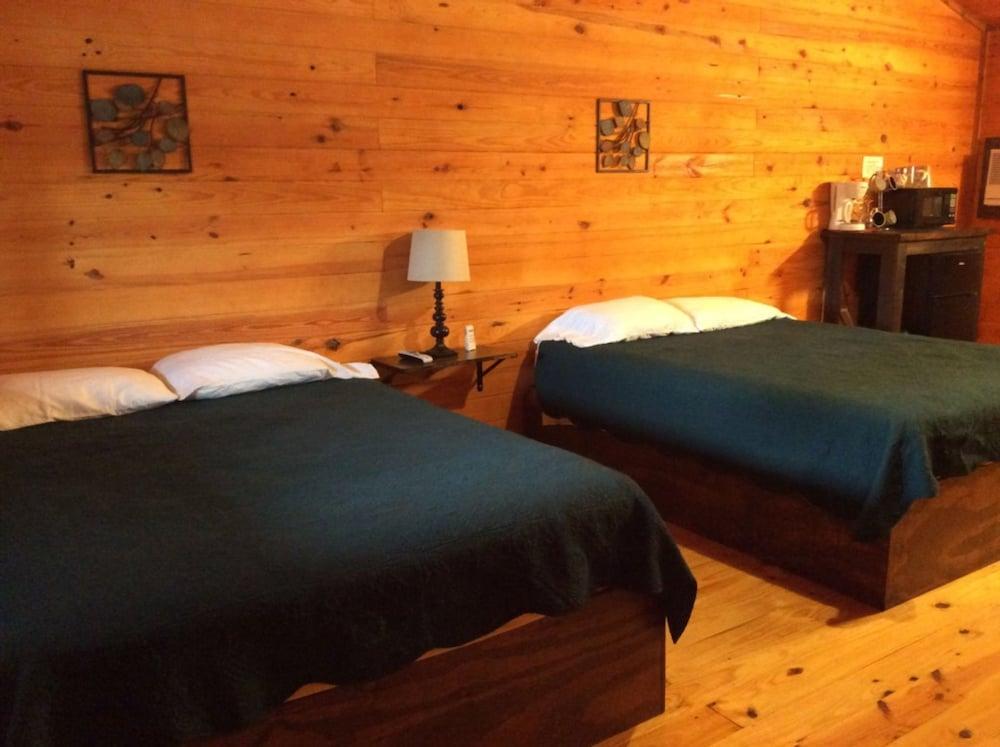 The Leakey Inn by CMD photo 88