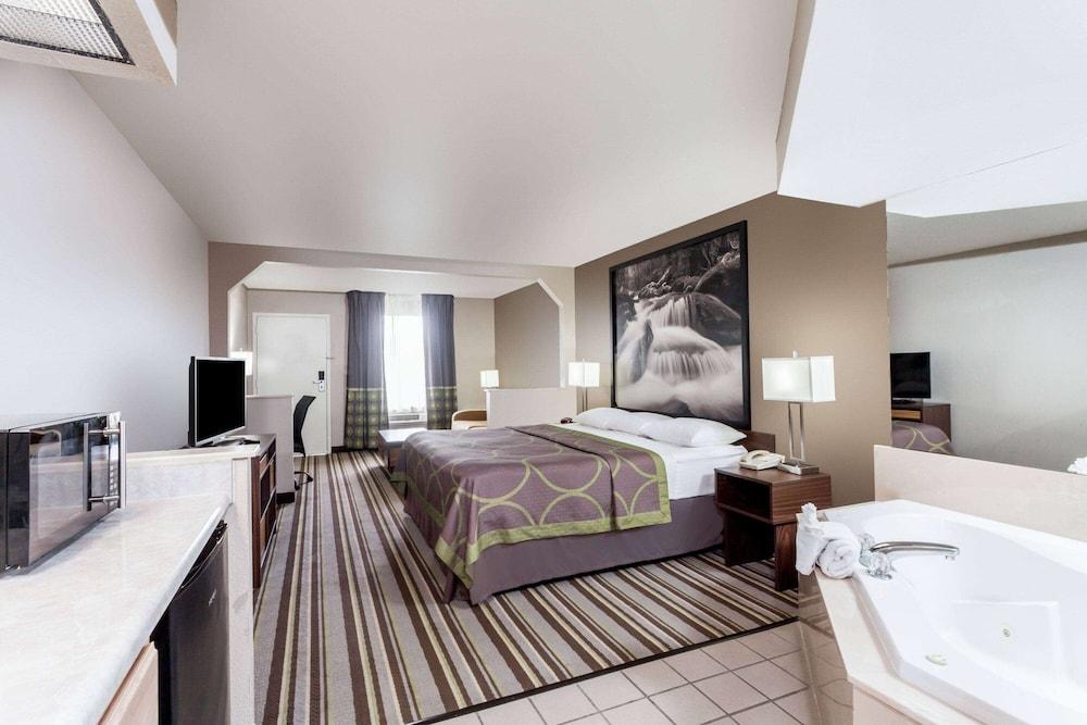 Super 8 by Wyndham Pigeon Forge Dollywood Lane photo 16