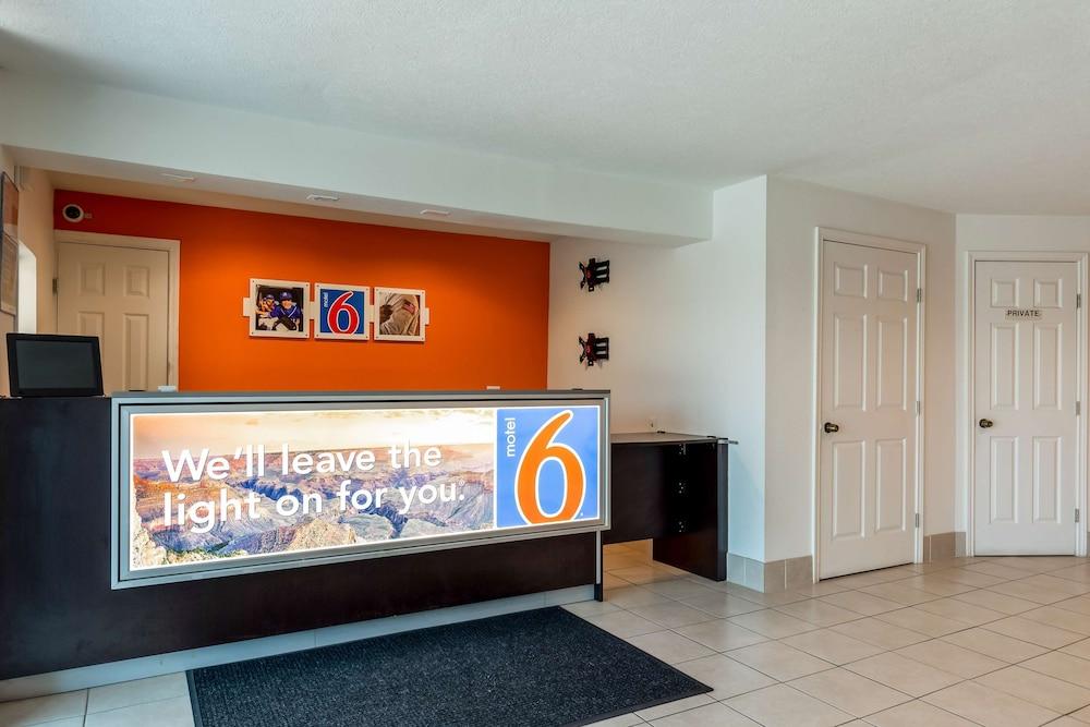 Motel 6 Houston, TX - East photo 3