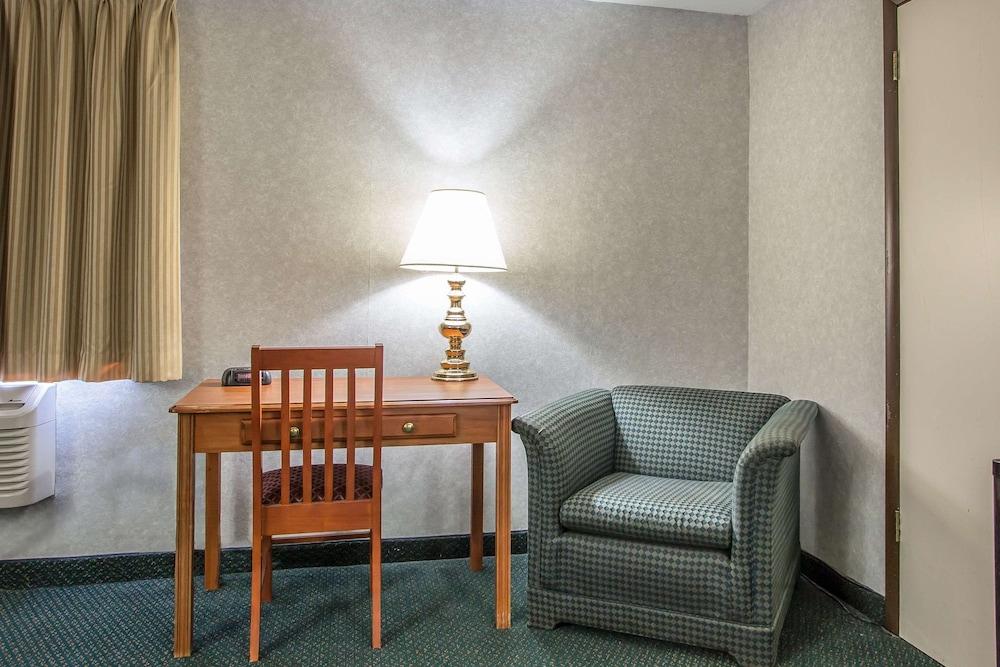 Rodeway Inn Bedford photo 28