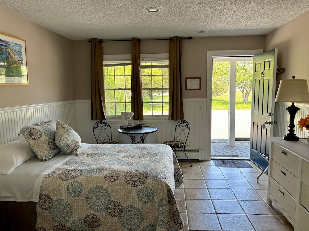 Westhampton Seabreeze Motel photo 27