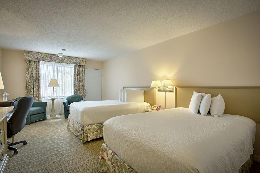 Sandcastle Resort at Lido Beach photo 2