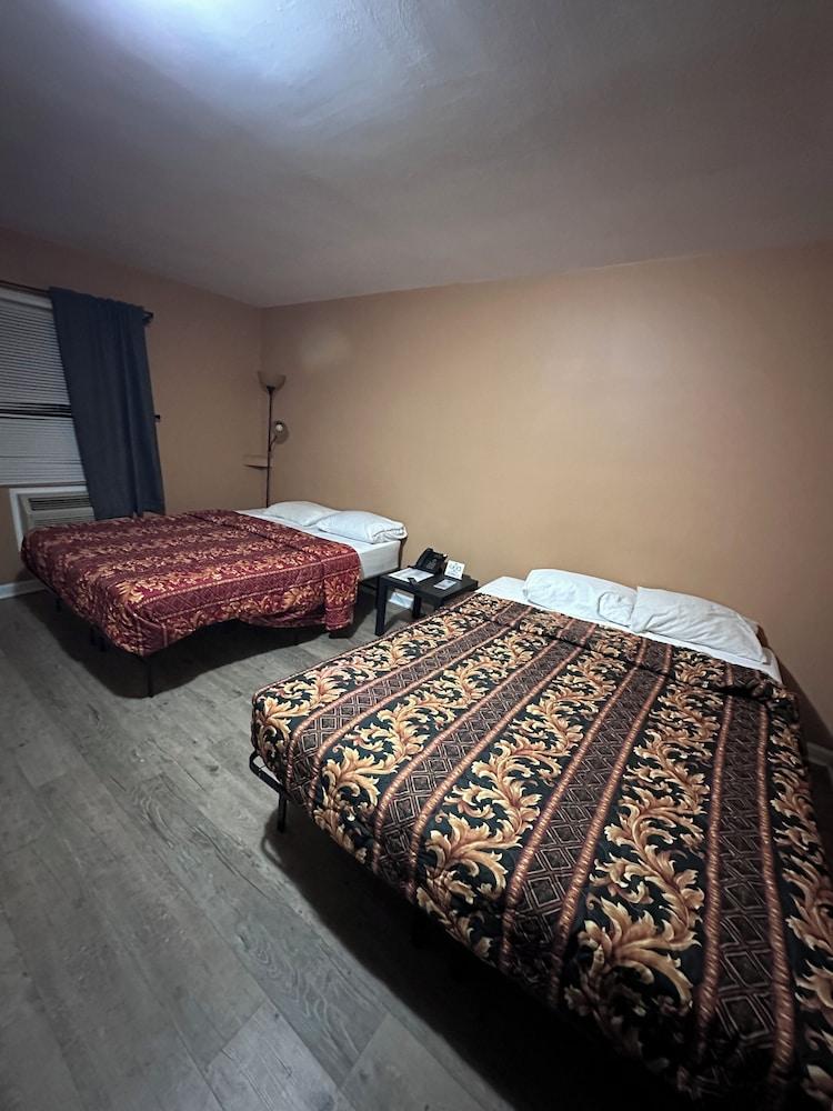 Relax Inn photo 9