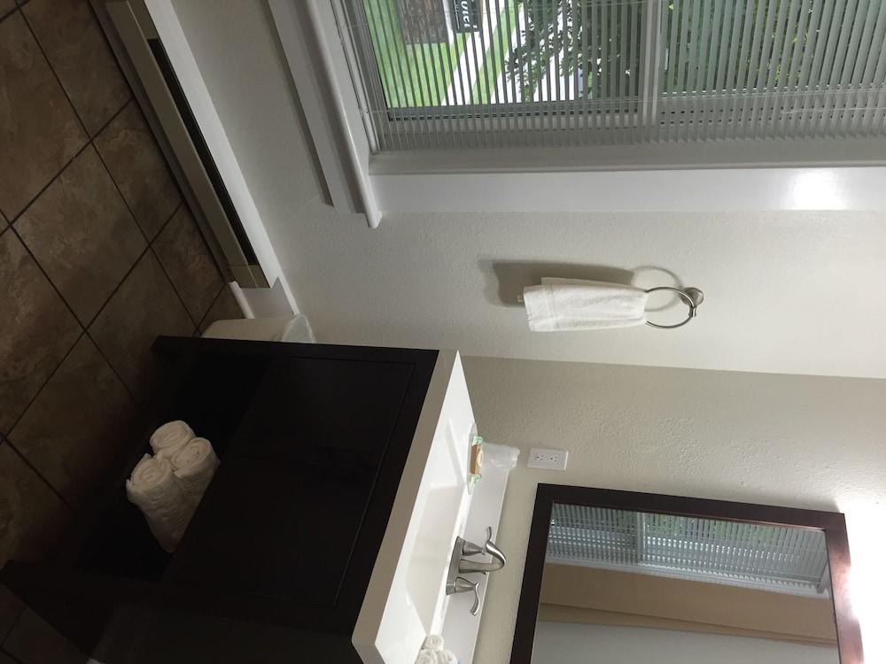 Nader's Motel & Suites photo 26