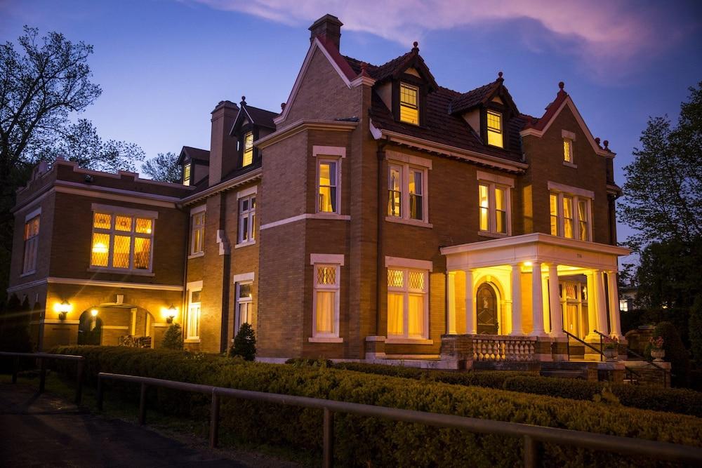 Hazeltine Boutique Hotel BnB photo 1