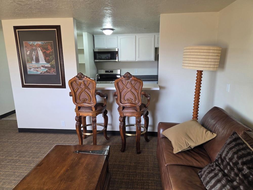 New Western Inn & Suites photo 3