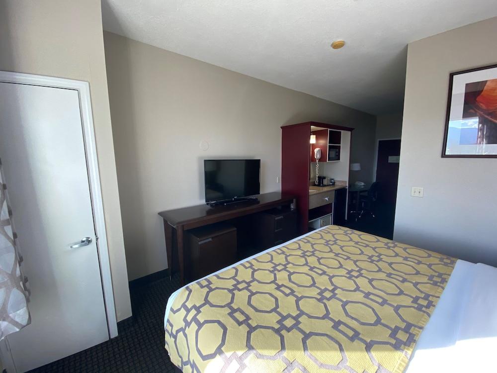 Baymont by Wyndham Colorado Springs photo 13