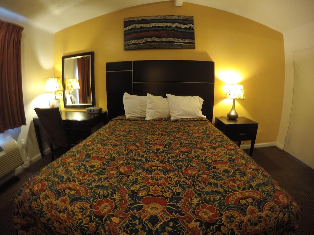 Indio Holiday Motel photo 19