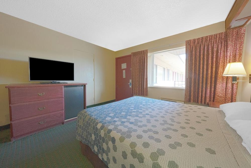 Broadway Inn photo 26