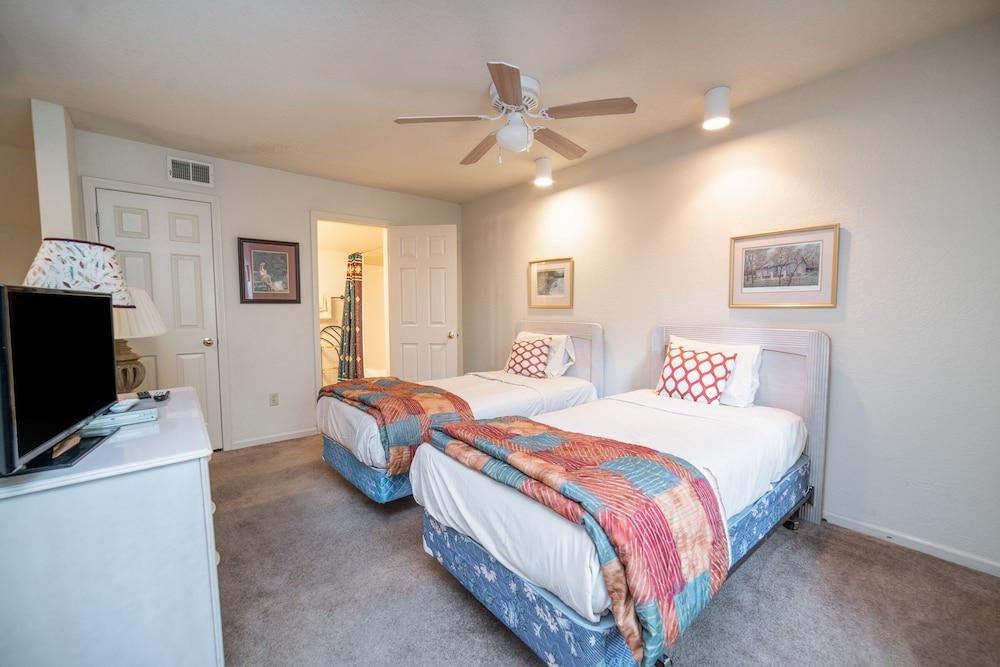 Pointe Royale Condominium Resort & Golf Course photo 51