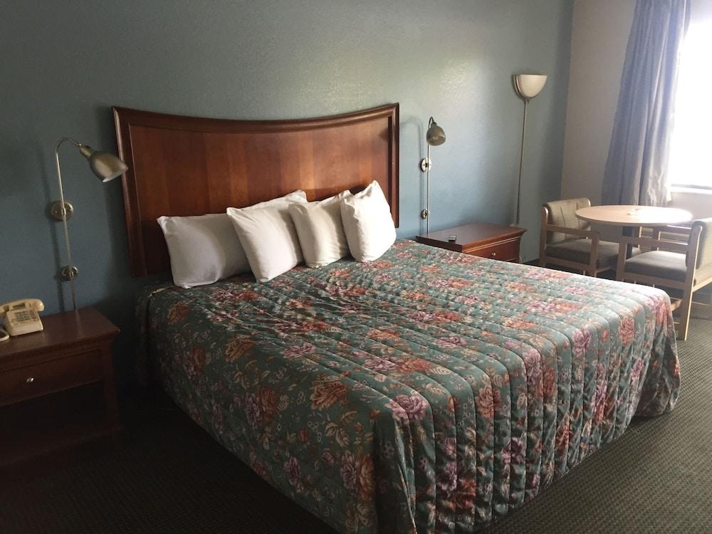 Sunset Inn photo 2