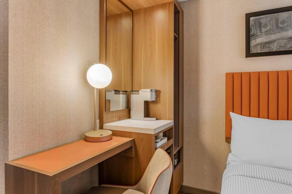 Cambria Hotel New York Times Square photo 3