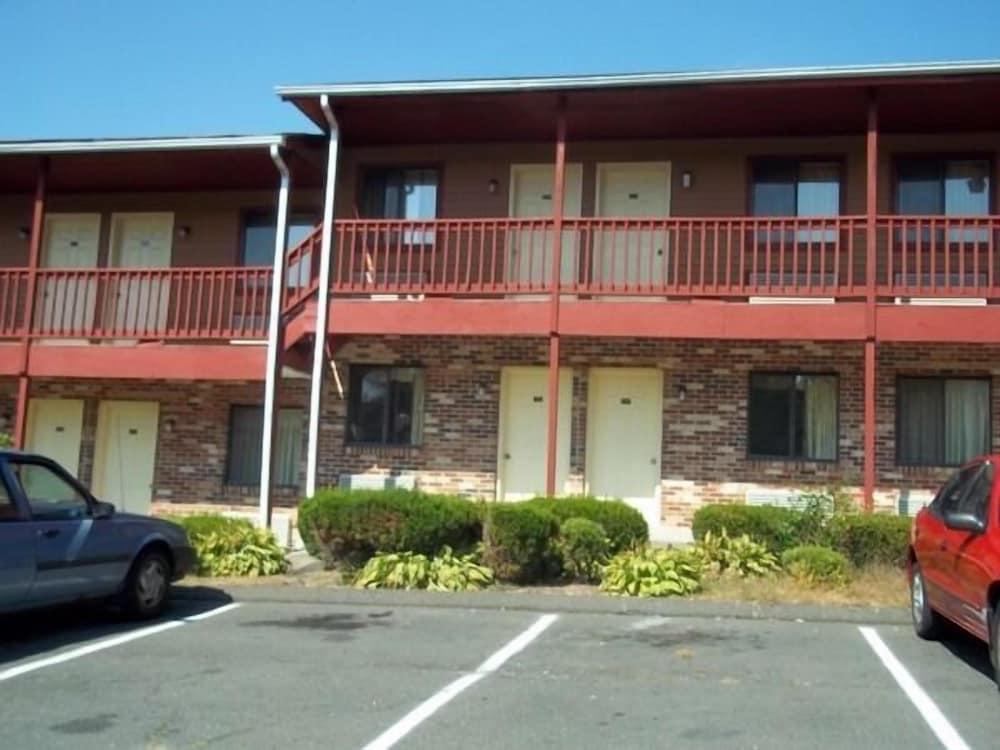 Naugatuck Motor Lodge photo 21