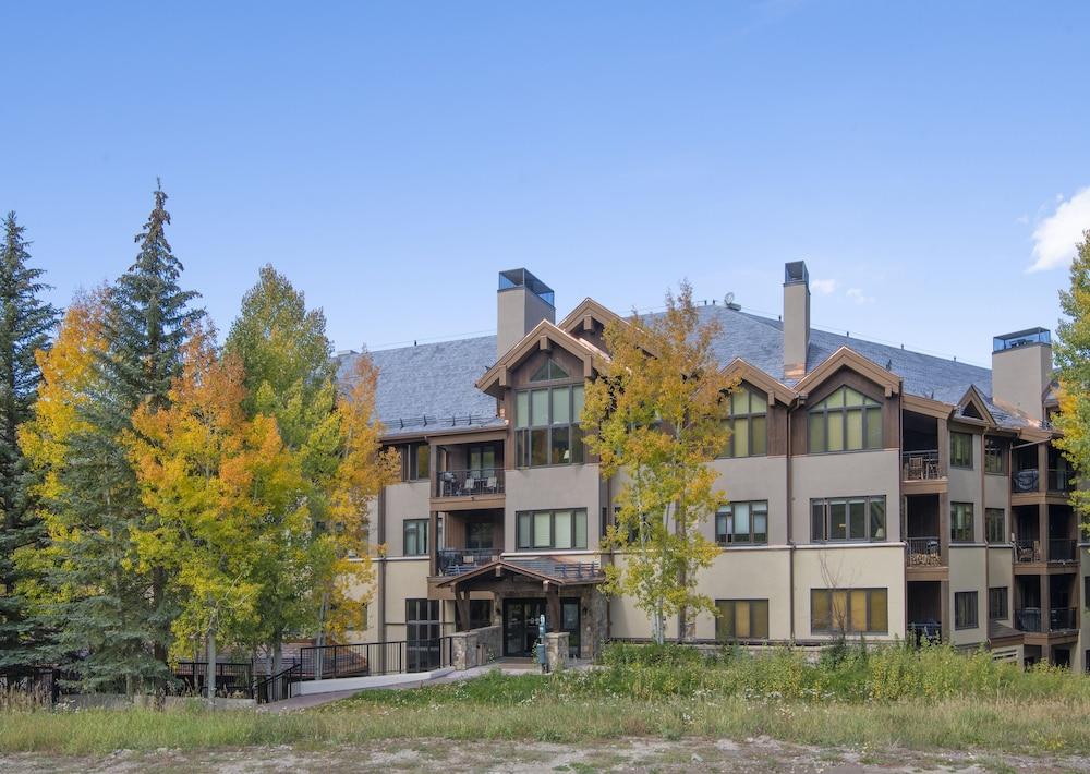 Highlands Lodge in Beaver Creek by Elevation Accommodations — hotel in Avon