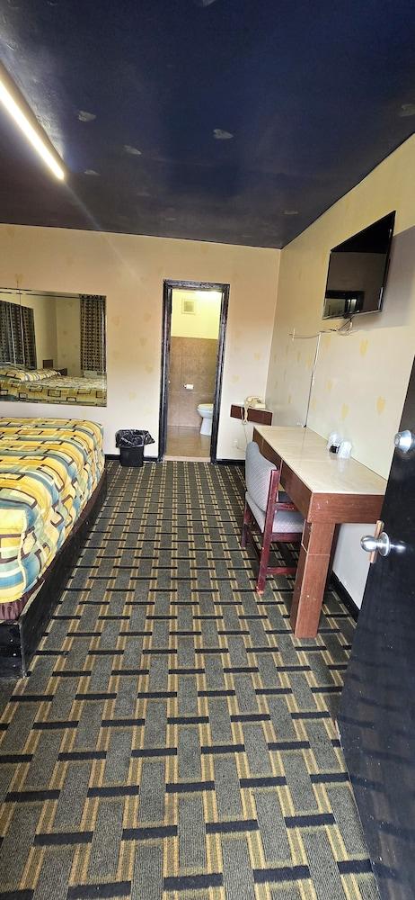 Royal Budget Inn photo 29