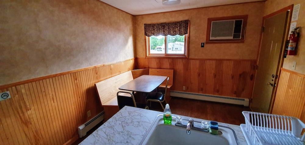 Red Ranch Motel photo 53