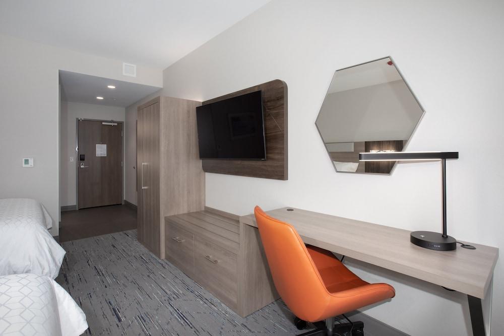 Holiday Inn Express and Suites Burley by IHG photo 2
