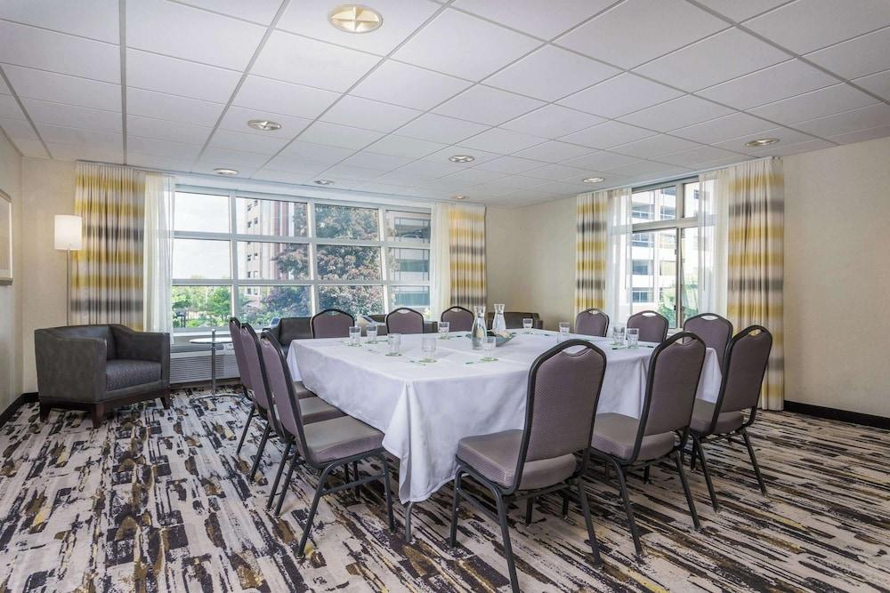 Wyndham Garden Buffalo Downtown photo 45