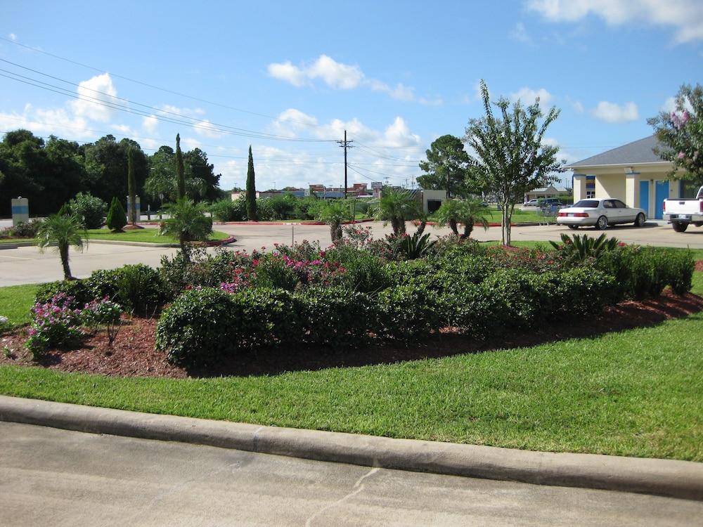 Scottish Inn and Suites photo 17