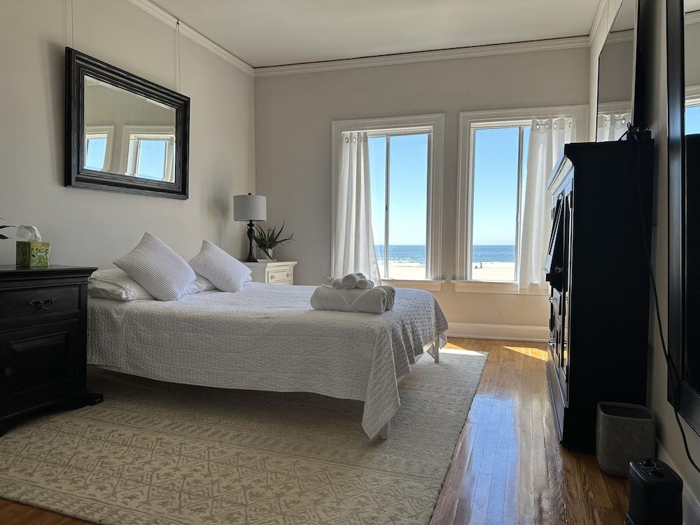 The Vurpillat Beachfront Hotel photo 92