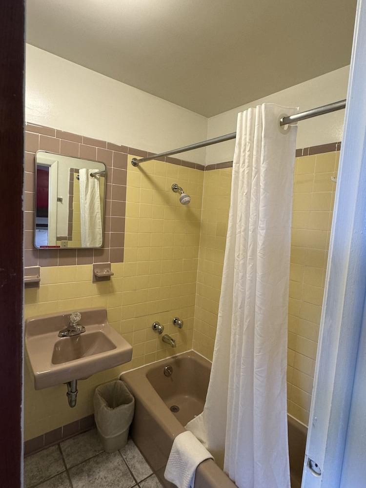 Holiday Motel Westfield photo 10