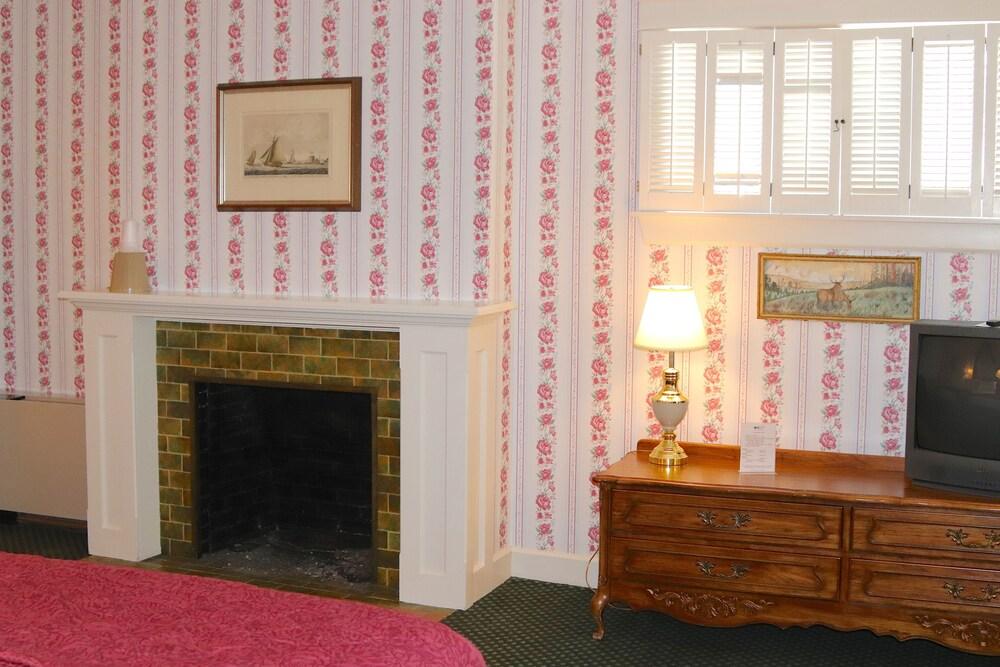 Inn on Mackinac photo 28