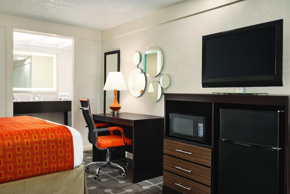 Dover Inn & Suites photo 3