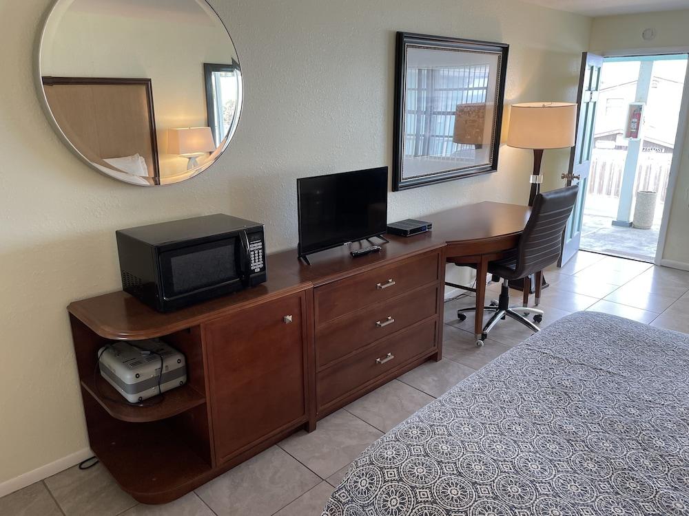 Beach Front Motel photo 5