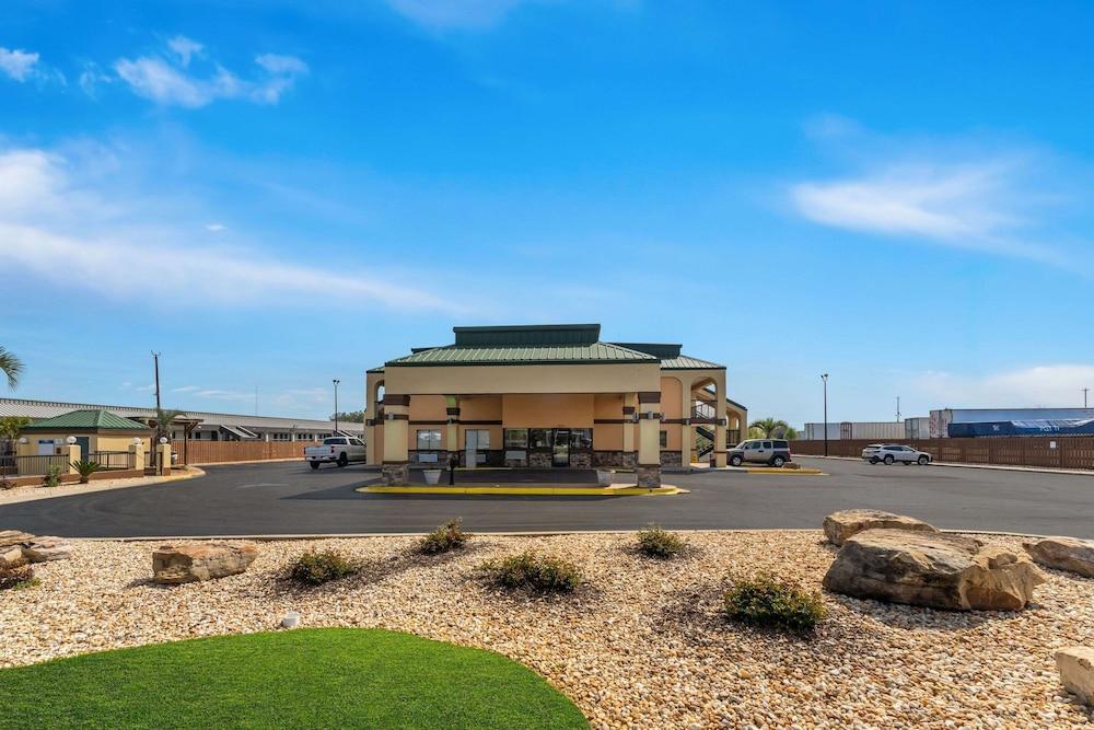 Quality Inn & Suites Dublin photo 43