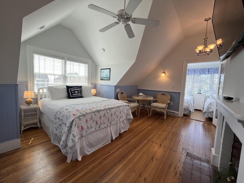 Beach Breeze Inn photo 71