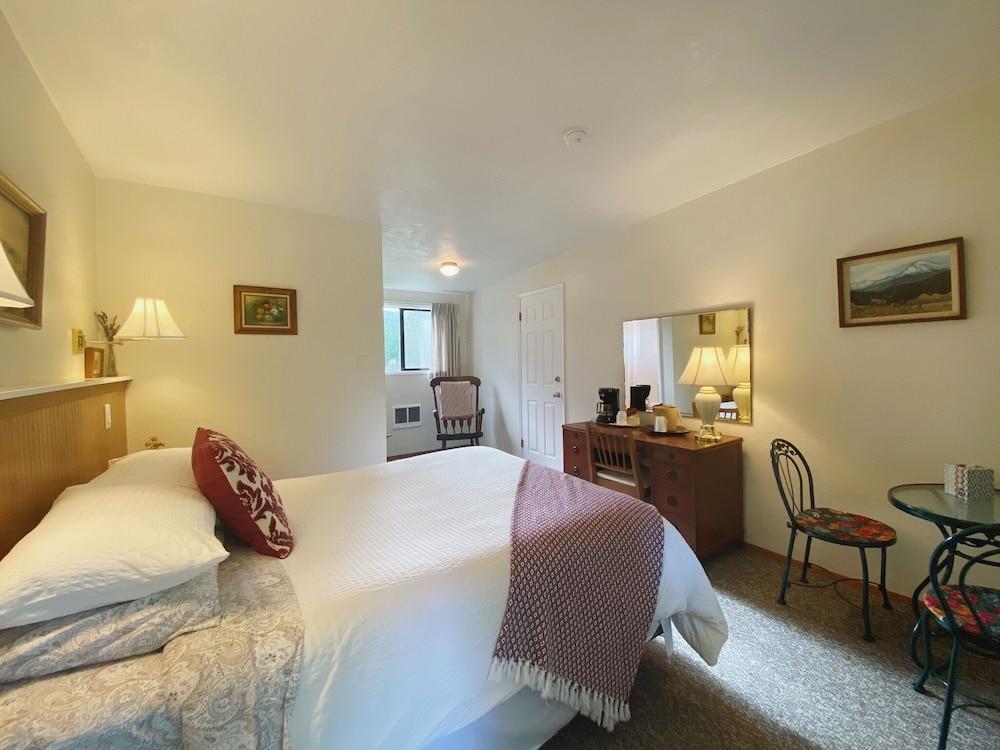 Emerald Valley Inn photo 11
