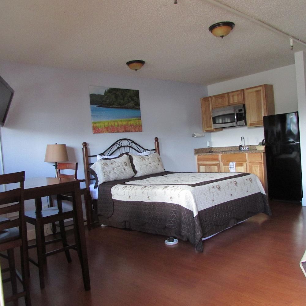Creekwood Inn photo 24