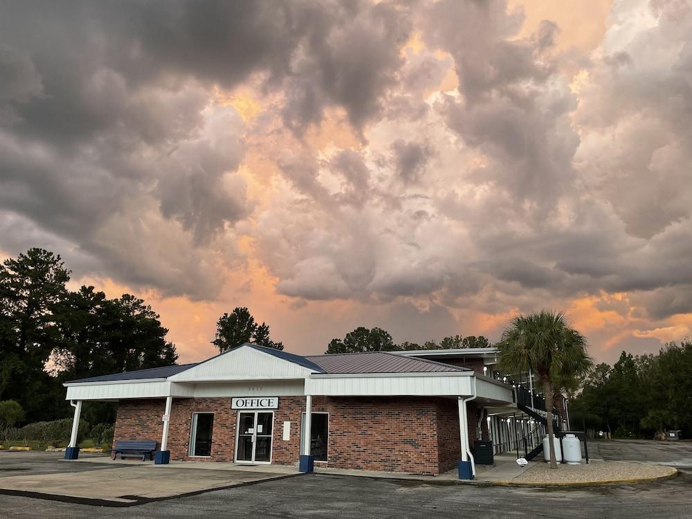 Econo Lodge Jennings photo 41