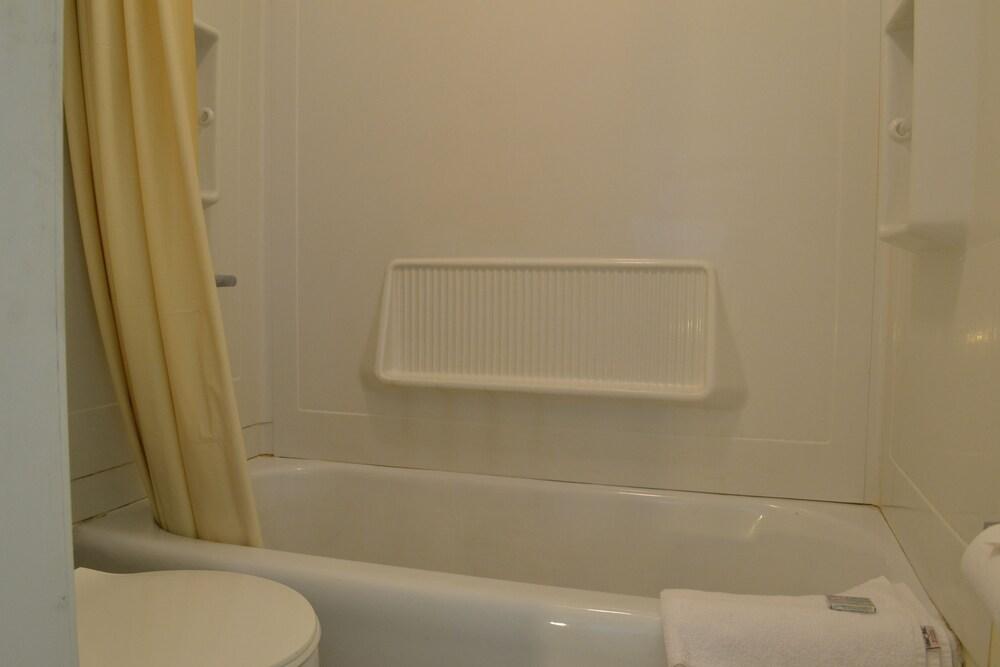 Budget Inn photo 15