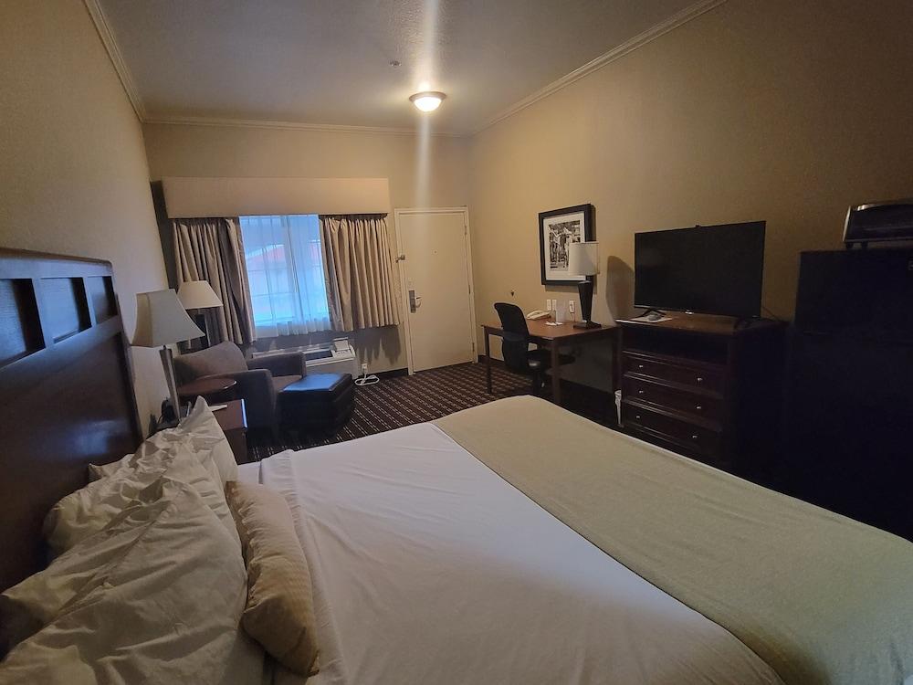 Cotulla Whitten Inn photo 5