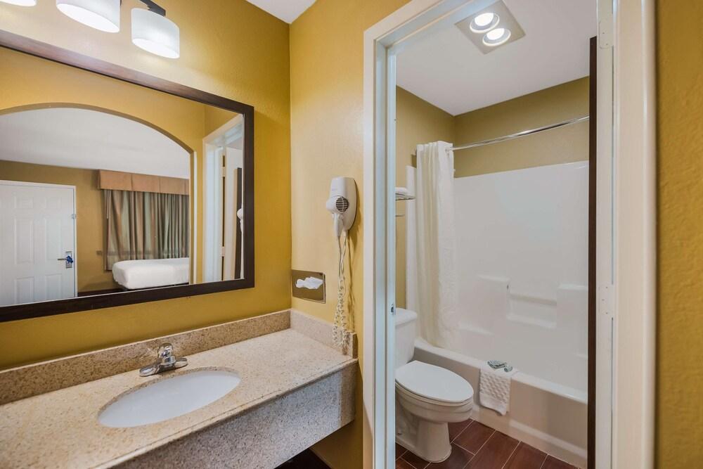 SureStay Hotel by Best Western Mt Pleasant photo 37