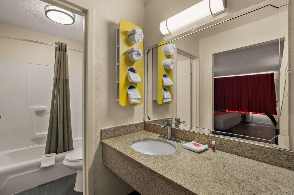 Econo Lodge Yemassee photo 27