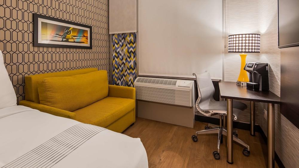 GLō Best Western Brooklyn NYC photo 11