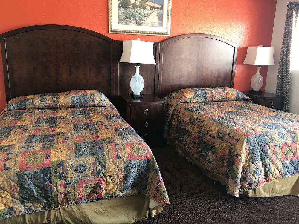 Four Corners Inn photo 16