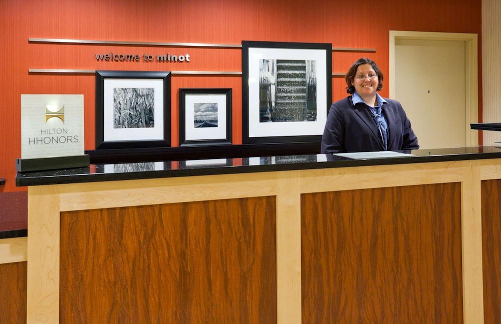 Hampton Inn & Suites Minot Airport photo 4
