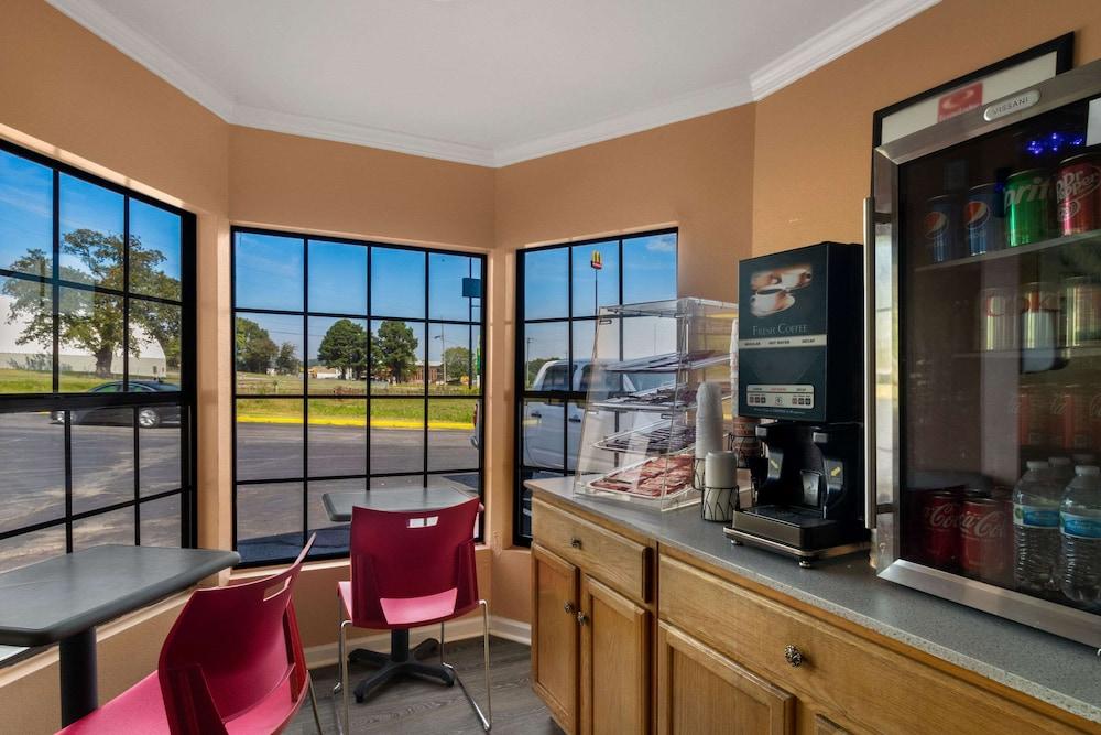 Econo Lodge Cornersville I-65 photo 7
