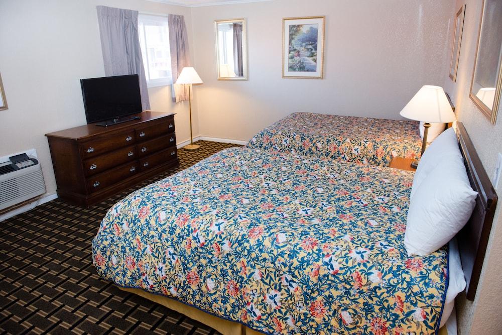 Grand View Plaza Inn & Suites photo 79