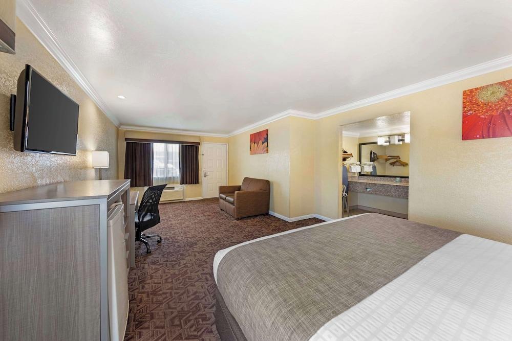 Best Western Hanford Inn photo 18