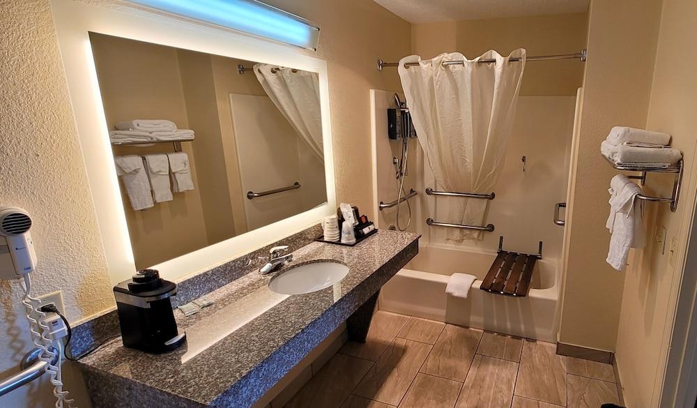 Quality Inn Ashburn photo 28