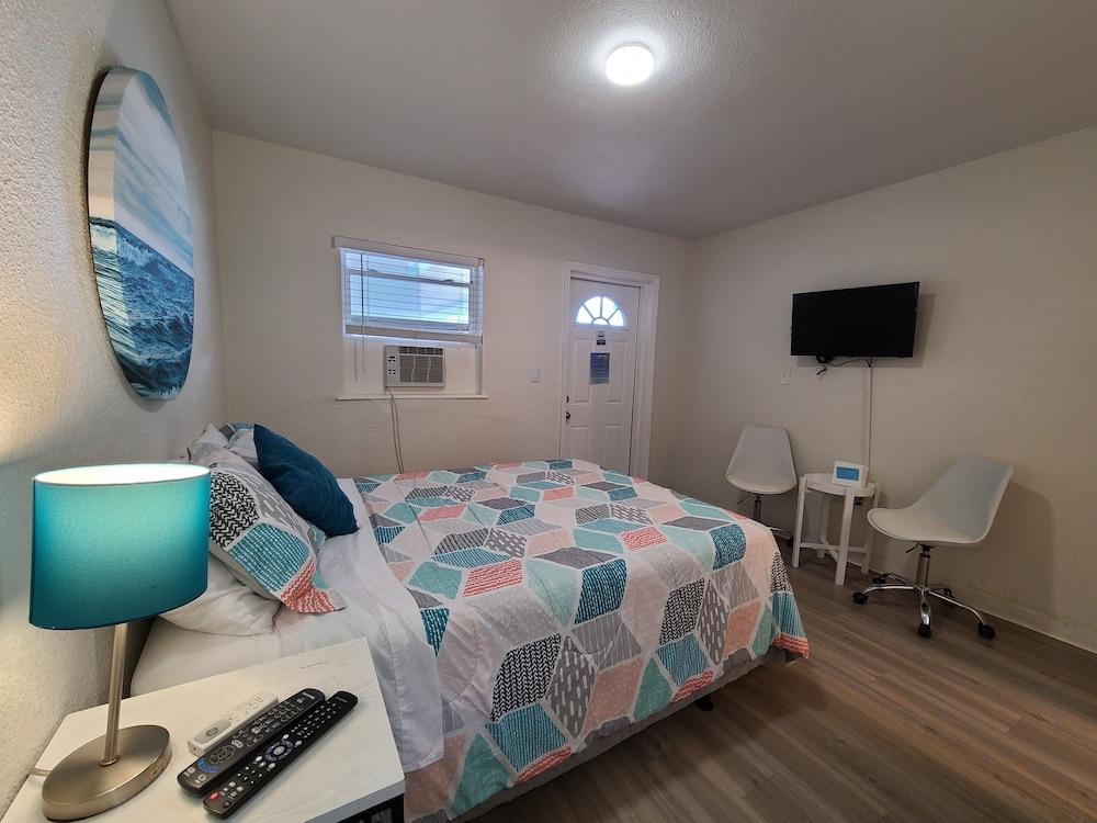 Sun Island Motel photo 8